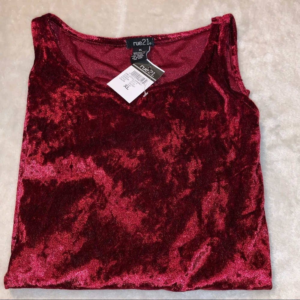 🌺 3/$15 🌺 Velvet top